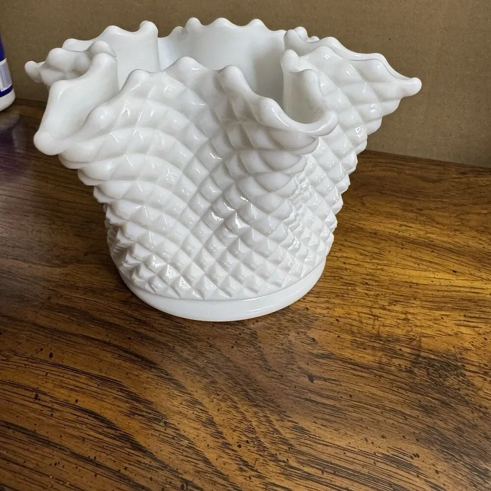 Westmoreland Milk Glass 1910-1919 English‎ Hobnail Diamond Pinched Vase Vintage